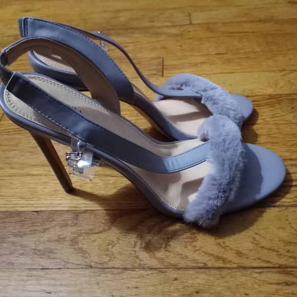 Purple fuzzy , chain strap heels - Picture 2 of 4